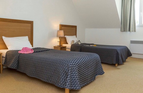 Crozon Condo | Appart Duplex proche de la Plage | Accès Piscine!