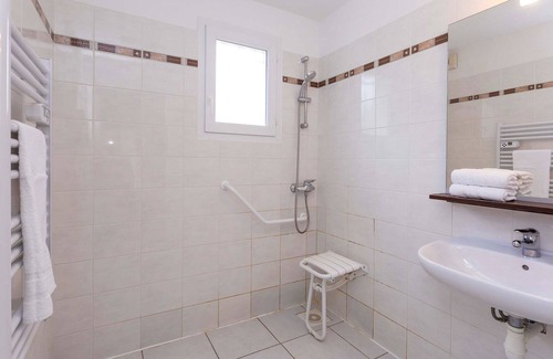 Crozon Condo | Appart Duplex proche de la Plage | Accès Piscine!
