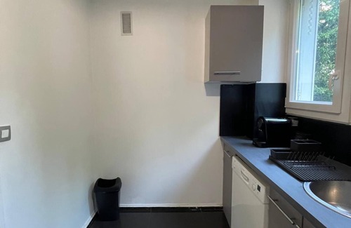 Champigny-sur-Marne Apartment | Appart Guy Môquet 2 BEDROOMS + OFFICE + Transfer shuttle available