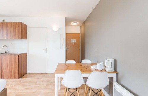 Le Hameau House | Appart'Hotel Victoria Garden Pau