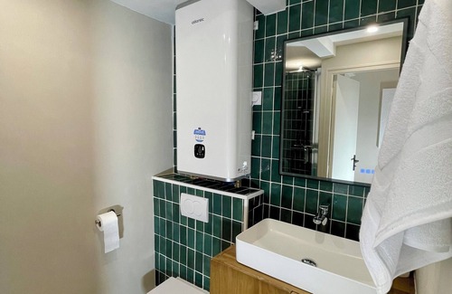 Miroir - Batignolles Apartment | Appart N°6 | Station | 2 Persons