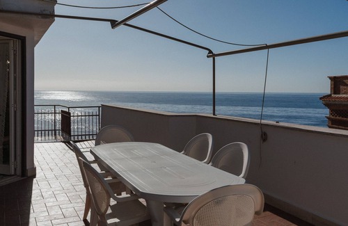 Santa Marinella Apartment | Appartamento 4 camere, scesa al mare privata