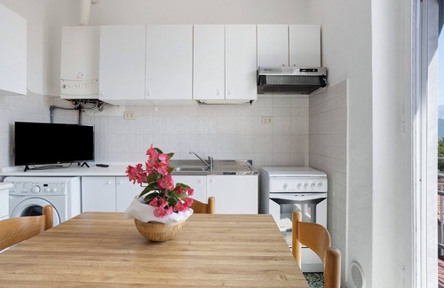 Fiumaretta Apartment | 'Appartamento 9' Near the Beach with Wi-Fi & Balcony