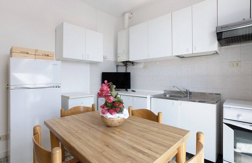 Fiumaretta Apartment | 'Appartamento 9' Near the Beach with Wi-Fi & Balcony