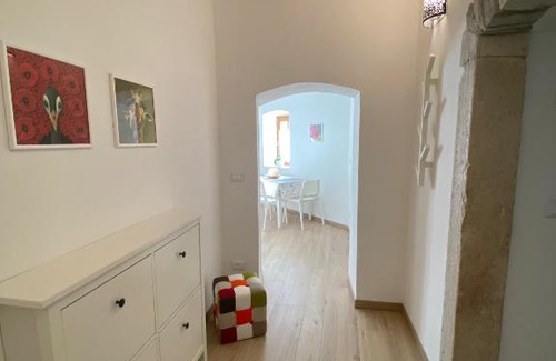 Rovereto Apartment | Appartamento Borgo San Tomaso, tra storia e natura