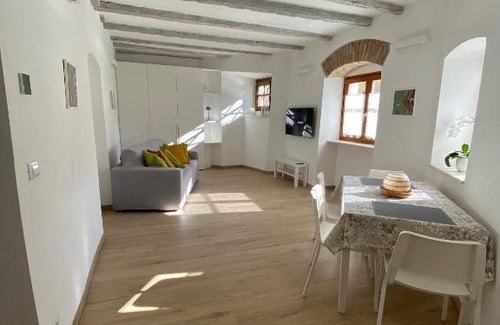 Rovereto Apartment | Appartamento Borgo San Tomaso, tra storia e natura