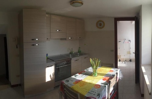 Costermano Apartment | Appartamento giallo