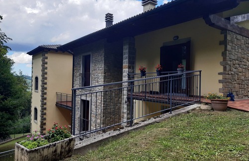 Roncoscaglia Apartment | Appartamento Immerso nel Bosco, a Pochi Passi dal Centro