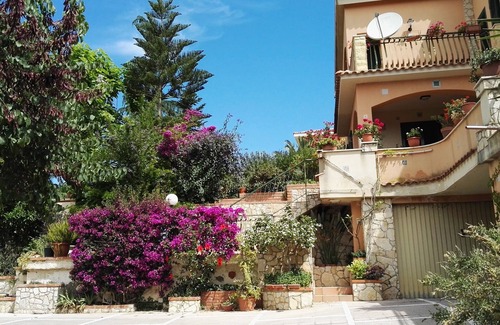 Caltanissetta Apartment | Appartamento in villa