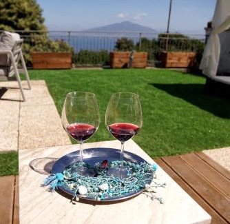 Sant'Agata sui Due Golfi Villa | Appartamento in Villa con Terrazzo e Vista Golfo