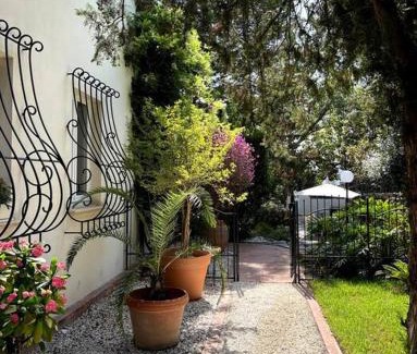 Grottasanta Apartment | Appartamento in Villa con giardino - numeroquattro