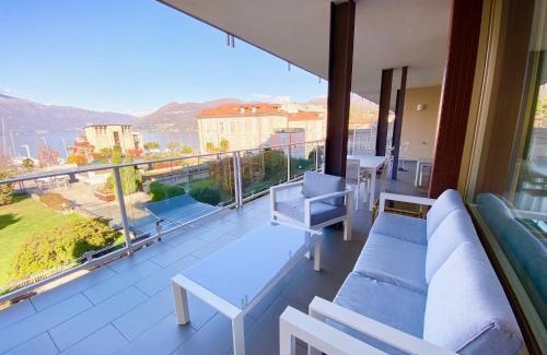 Luino Apartment | Appartamento Palazzo di Vetro