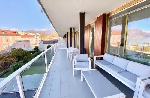 Luino Apartment | Appartamento Palazzo di Vetro