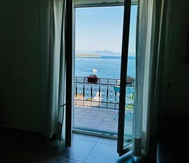 Ischia Porto Apartment | appartamento vista castello