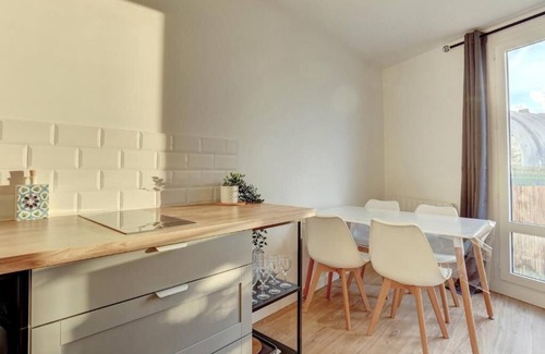 Montigny-le-Bretonneux Apartment | Appartement Rénové en Plein Centre Ville ! A Quelques Minutes de la Gare