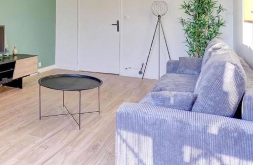 Montigny-le-Bretonneux Apartment | Appartement Rénové en Plein Centre Ville ! A Quelques Minutes de la Gare