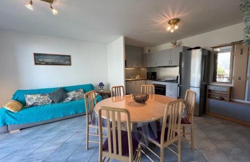 Jullouville Apartment | Appartement à 50m plage avec terrasse et jardin - FR-1-361-14