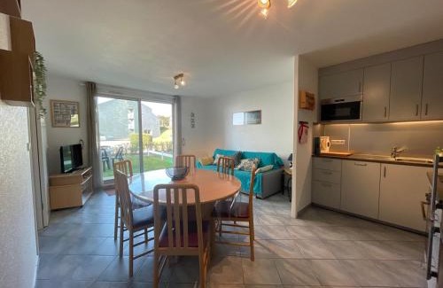 Jullouville Apartment | Appartement à 50m plage avec terrasse et jardin - FR-1-361-14