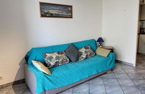 Jullouville Apartment | Appartement à 50m plage avec terrasse et jardin - FR-1-361-14