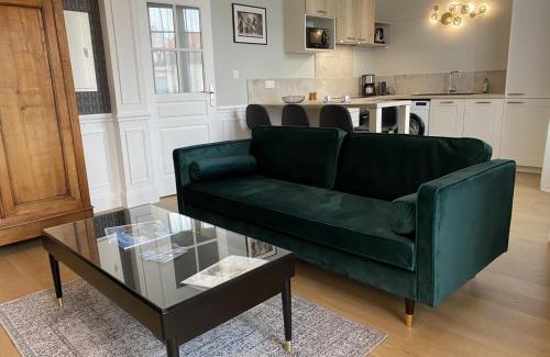 Vieux Vichy Apartment | Appartement Équipé avec Balcon au Cœur de Vichy - Proche Thermes et Commerces - FR-1-489-362