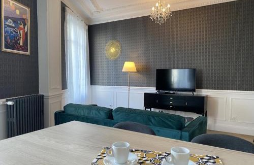 Vieux Vichy Apartment | Appartement Équipé avec Balcon au Cœur de Vichy - Proche Thermes et Commerces - FR-1-489-362