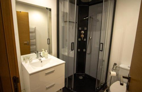 Le Pin Apartment | Appartement 1-4 pers - Proche Paris, CDG, Grand Paris Arena - A L'Ombre du Pin "5"