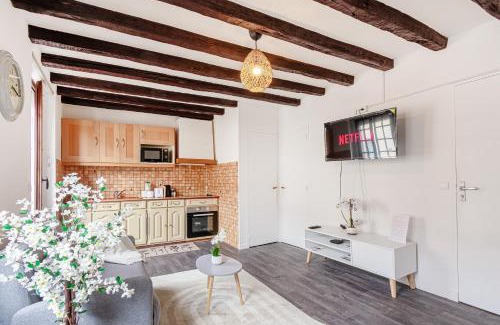 Le Pin Apartment | Appartement 2 pièces 36m2, CDG Airport, Disneyland Paris, Asterix, Parc des expo, 10min gare de Chelles, Parking gratuit dans la ville