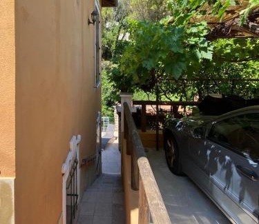 Fabron House | Appartement 2 pièces avec terrasse et parking, WIFI, climatisation
