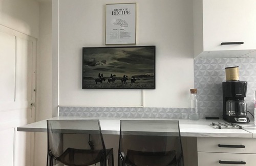 Bourg-l'Eveque Apartment | Appartement 3 Pièces Quartier Mail