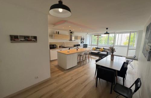 Republique - Tolstoi Apartment | Appartement 6-8 personnes, accès direct à Lyon
