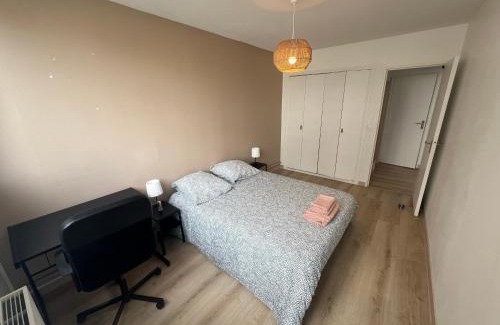 Republique - Tolstoi Apartment | Appartement 6-8 personnes, accès direct à Lyon