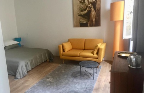 Hotel de Ville - Quinconces Apartment | Appartement Anna Bordeaux St Pierre