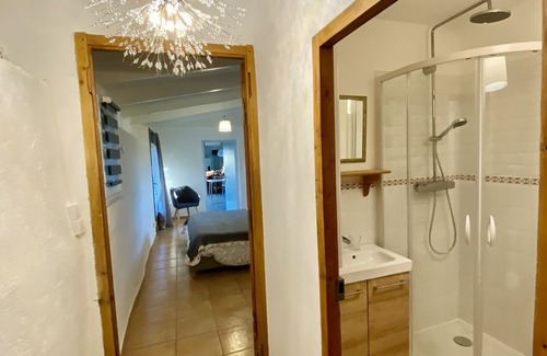 Violes Bed & Breakfast | Appartement au Cœur des Vignes, Dans Chambre D'hôtes Avec Piscine