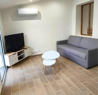 Greoux-les-Bains Apartment | Appartement au cœur du village, climatisé avec extérieur