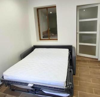 Greoux-les-Bains Apartment | Appartement au cœur du village, climatisé avec extérieur
