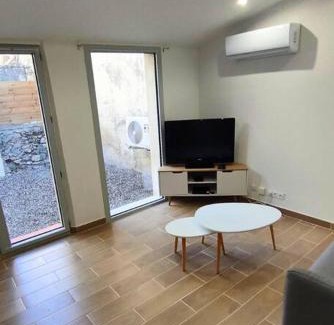 Greoux-les-Bains Apartment | Appartement au cœur du village, climatisé avec extérieur