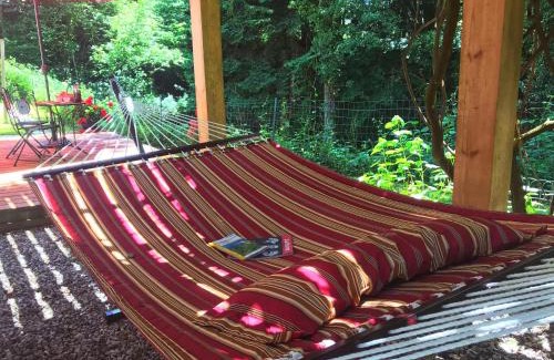 Villy-le-Pelloux Apartment | Appartement au calme avec terrasse verdoyante entre Annecy et Genève