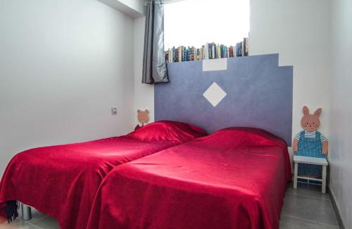 Nemours Apartment | Appartement avec jardin intérieur 4 pers centre ville