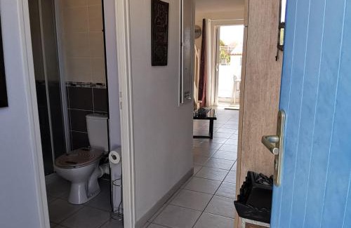 La Tranche-sur-Mer Apartment | Appartement cosy à 100m de la plage avec mezzanine, terrasse et parking privatif - FR-1-194-263