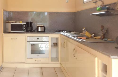 Cafeiere Apartment | Appartement confortable à Deshaies avec vue sur la mer - 55 m²