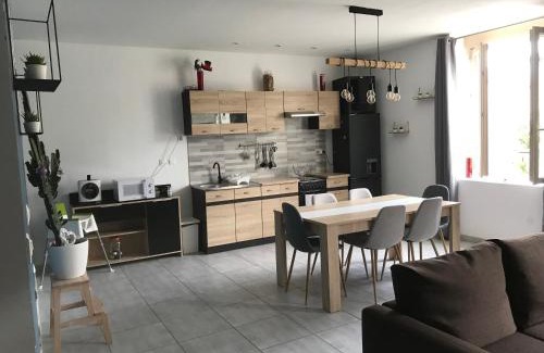 Pelussin Apartment | Appartement confortable centre du village