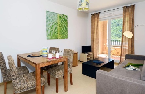 Avene Condo | Appartement Confortable à 800 du Centre Thermal