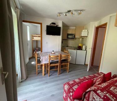 Thollon-les-Memises Apartment | Appartement convivial à Thollon-les-Mémises, 35 m², vue montagne