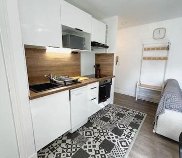 Etampes Apartment | Appartement cosy avec terrasse et parking, 4 pers.