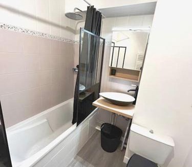 Etampes Apartment | Appartement cosy avec terrasse et parking, 4 pers.