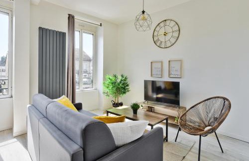 Bourgoin-Jallieu Apartment | Appartement Cosy Bourgoin - Gare & Centre