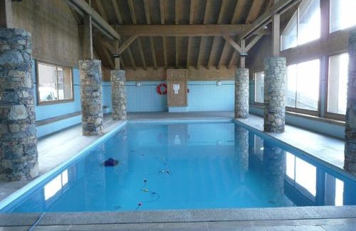 Bisanne 1500 Apartment | Appartement cosy avec piscine - 4 pers, balcon, parking - près des Saisies - FR-1-594-156