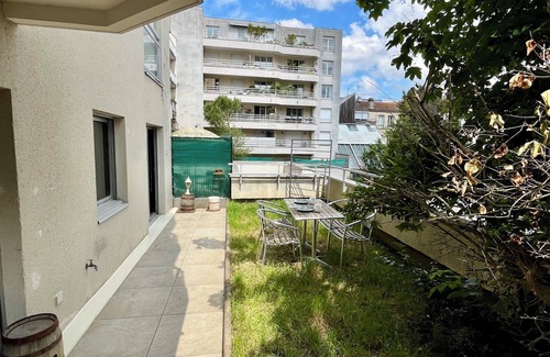 Suresnes Apartment | Appartement Cosy & Terrasse aux Portes de Paris