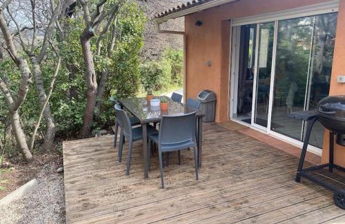 Le Revest-les-Eaux Apartment | Appartement dans un coin de paradis avec piscine