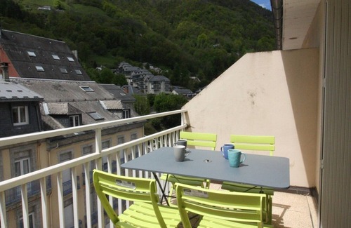 Cauterets Apartment | Appartement en Centre Ville Avec Terrasse Exposée Ouest
